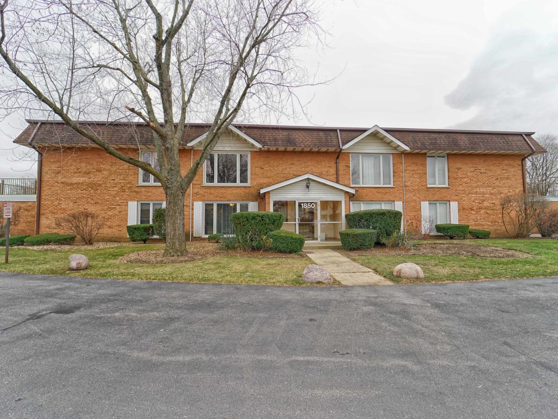 1850 W Surrey Park Ln. #2D, Arlington Heights, IL 60005