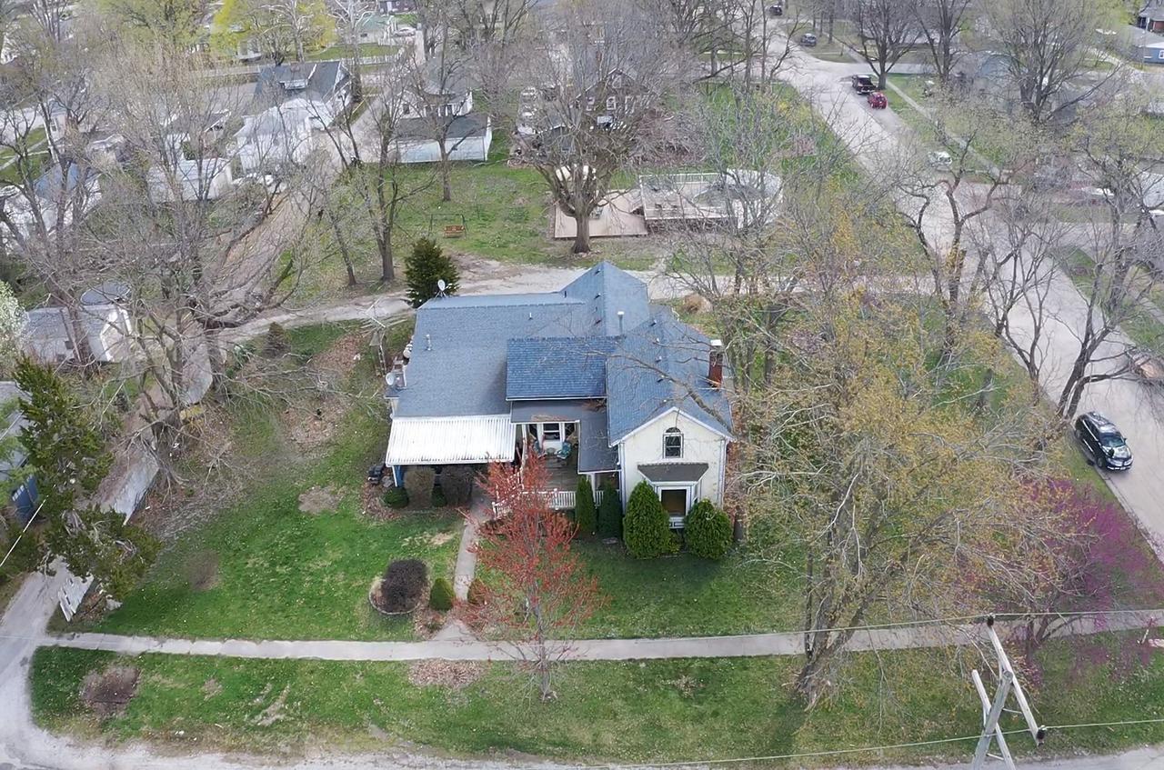 127 S Macon St., Moweaqua, IL 62550