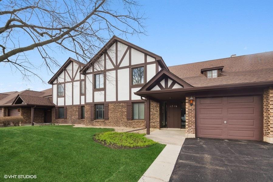 1716 Lakecliffe Dr. #B, Wheaton, IL 60187