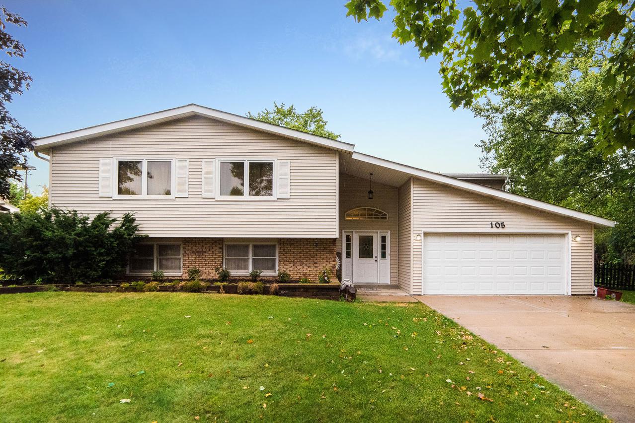 105 Manor Dr., Dekalb, IL 60115