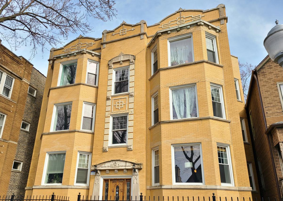 2439 N Sawyer Ave. #3S, Chicago, IL 60647