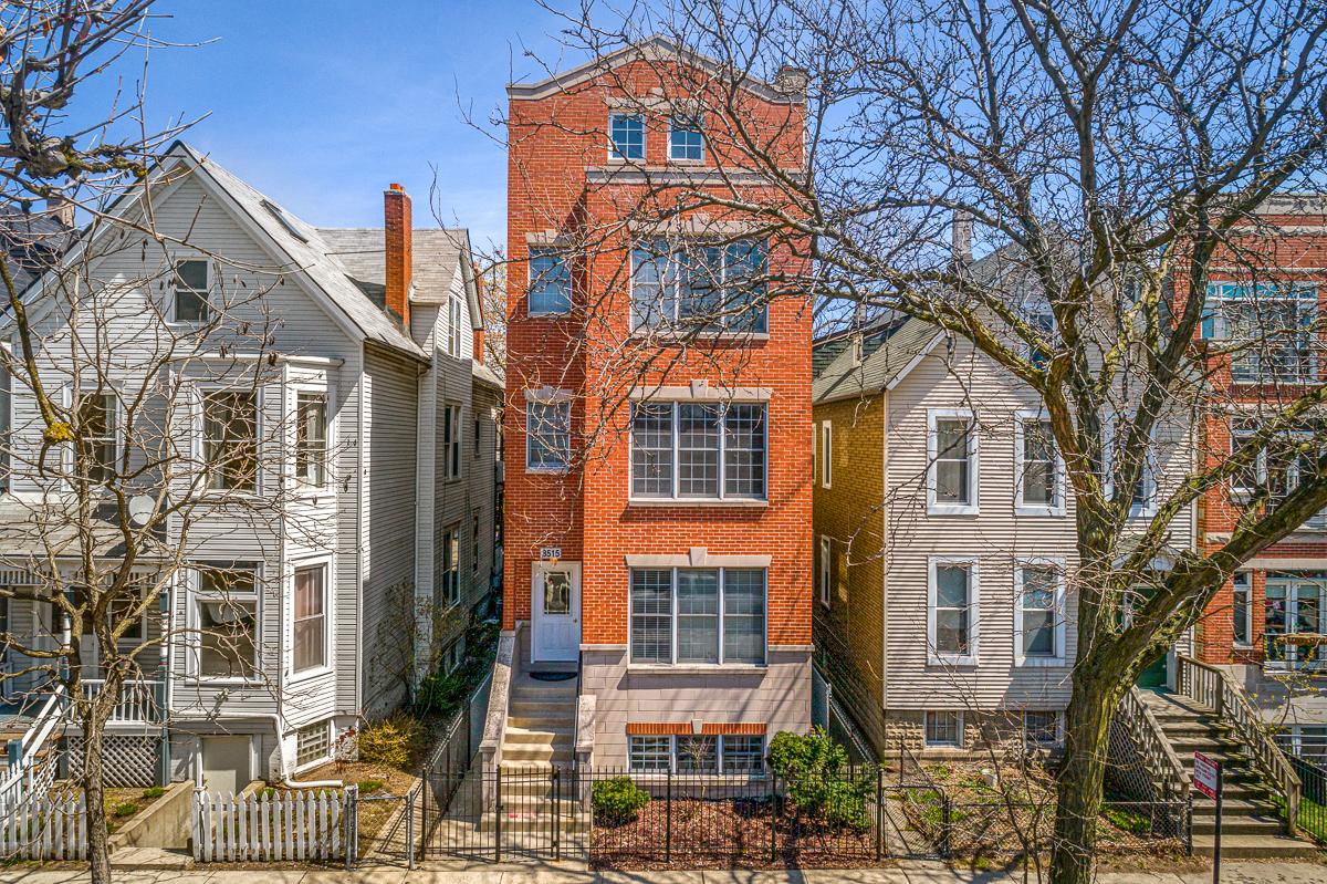 3515 N Seminary Ave., Chicago, IL 60657