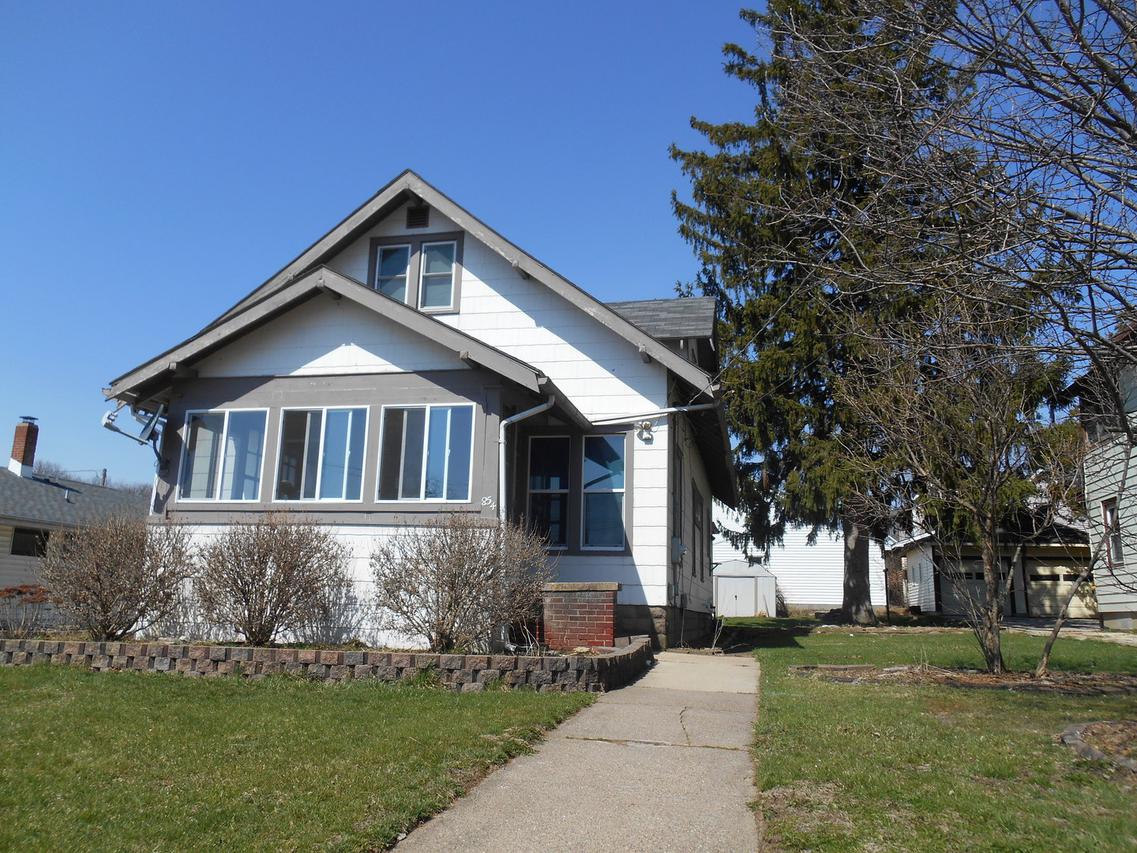 854 W Avon St., Freeport, IL 61032