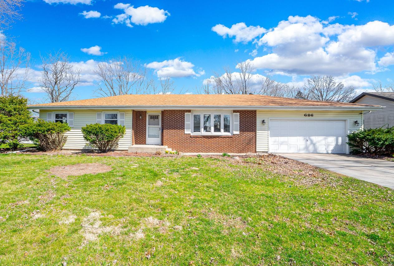 686 Robert Dr., Bourbonnais, IL 60914