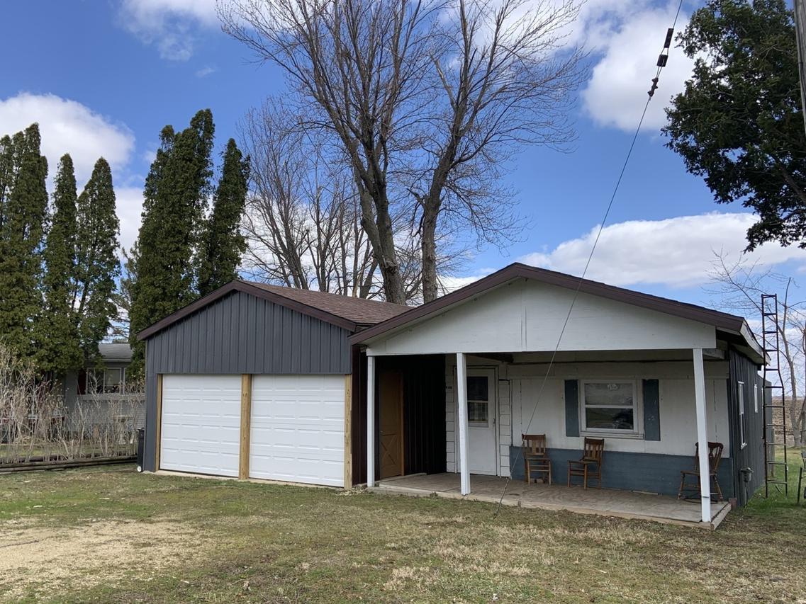 327 N Maple St., Compton, IL 61318