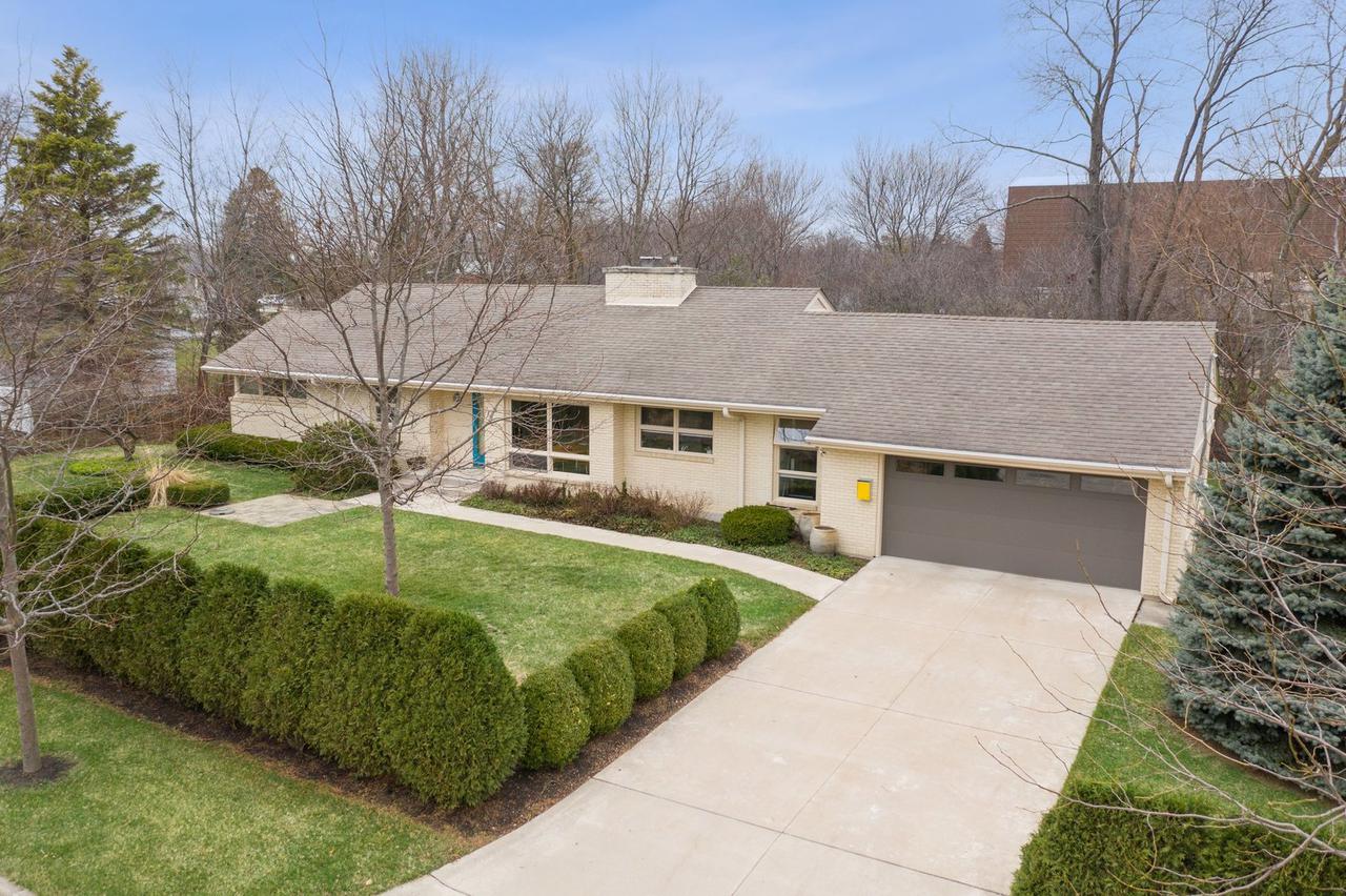 521 College Ter., Dekalb, IL 60115