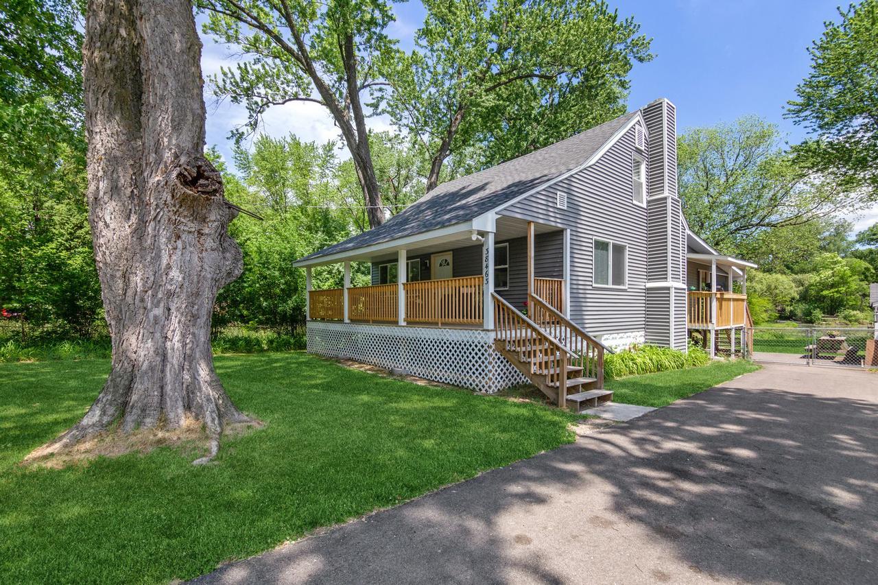 38463 N 9th St., Spring Grove, IL 60081