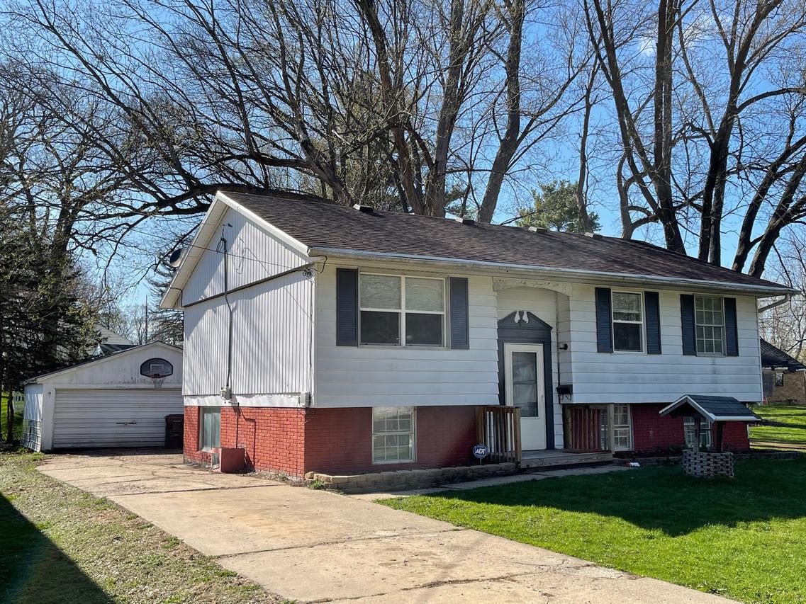 632 S 17th Ave., Freeport, IL 61032