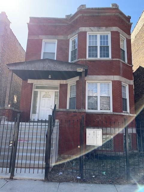 3925 W Gladys Ave., Chicago, IL 60624