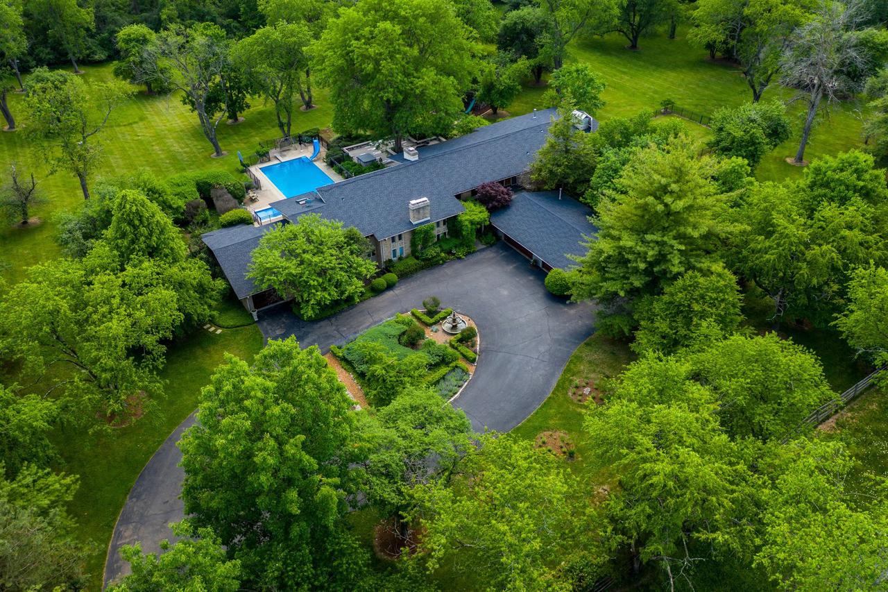 88 Meadow Hill Rd., Barrington Hills, IL 60010