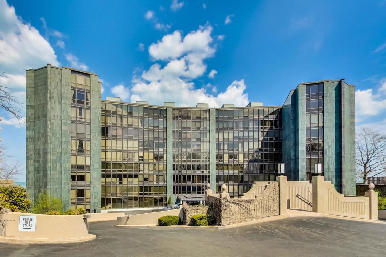1420 Sheridan Rd. #2I, Wilmette, IL 60091