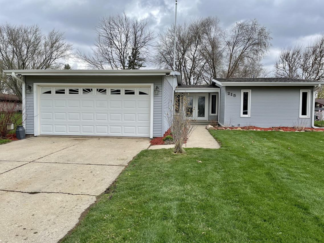 215 School Ave., Rochelle, IL 61068