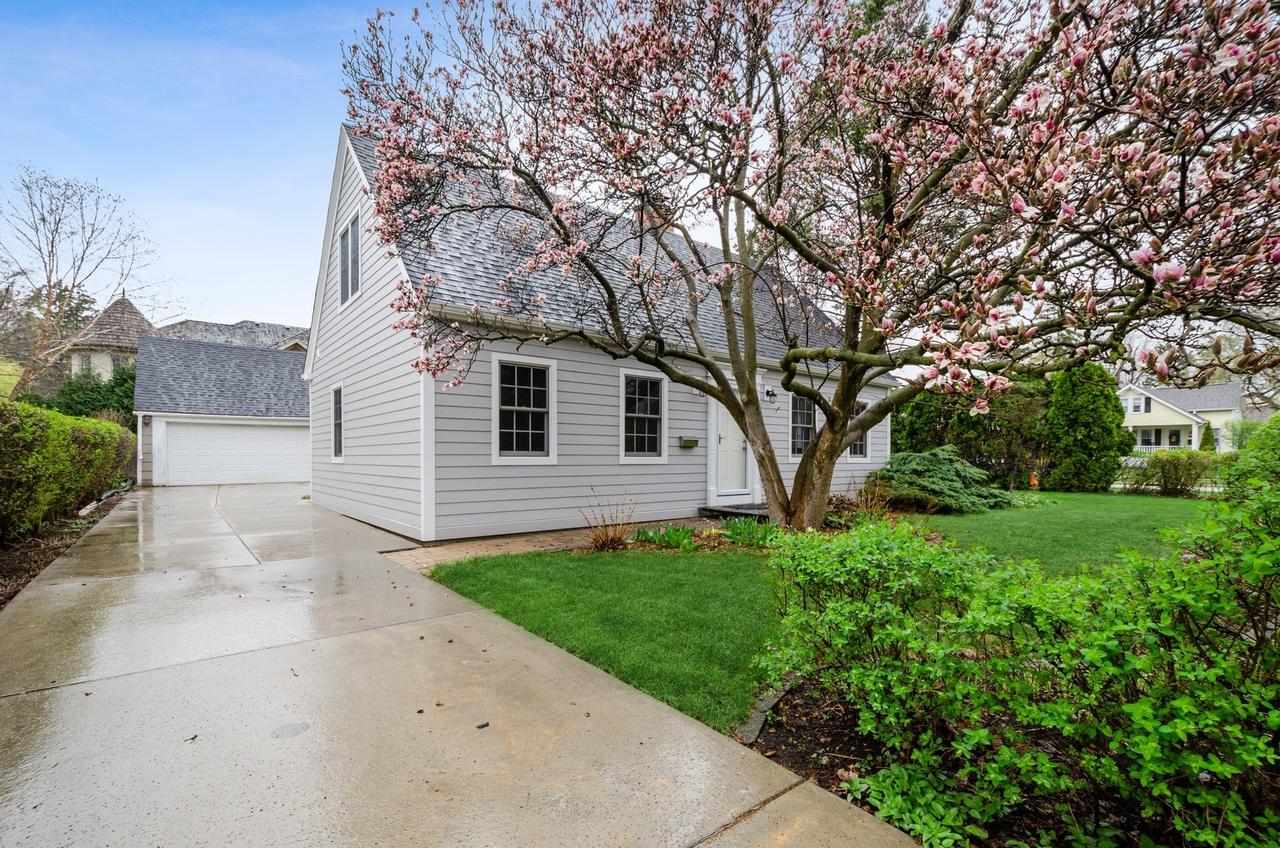 924 Washington St., Glenview, IL 60025