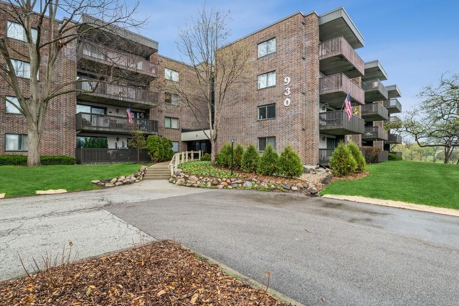 930 Taylor Dr. #212, Gurnee, IL 60031
