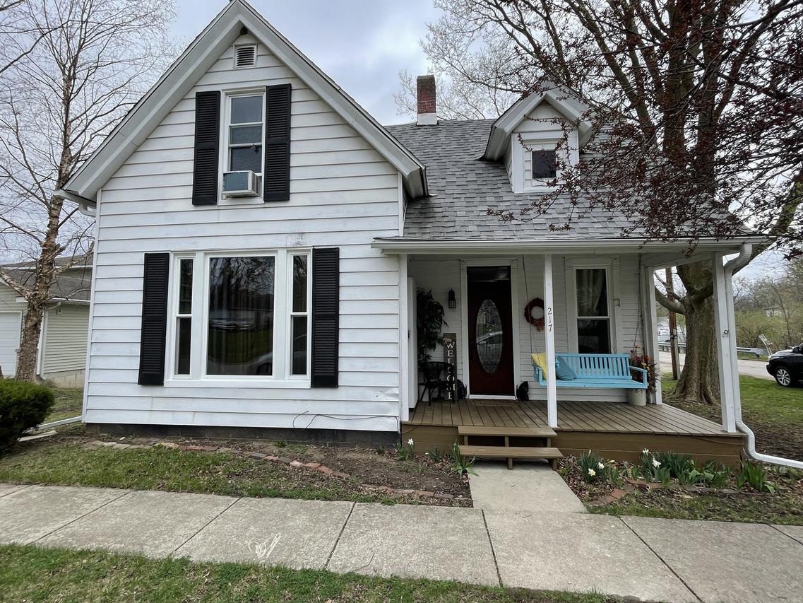 217 N Main St., Farmer City, IL 61842