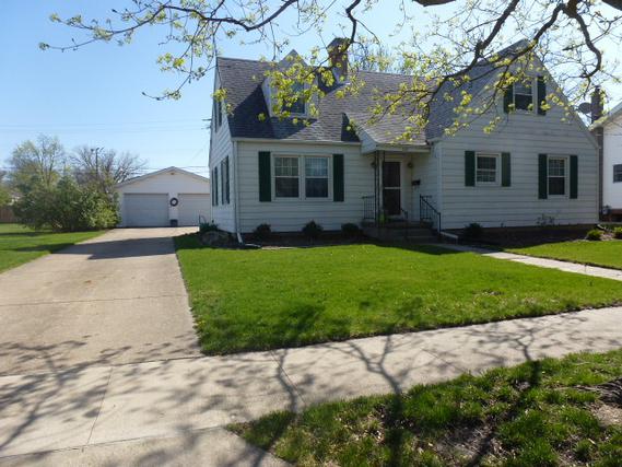 520 W White St., Clinton, IL 61727