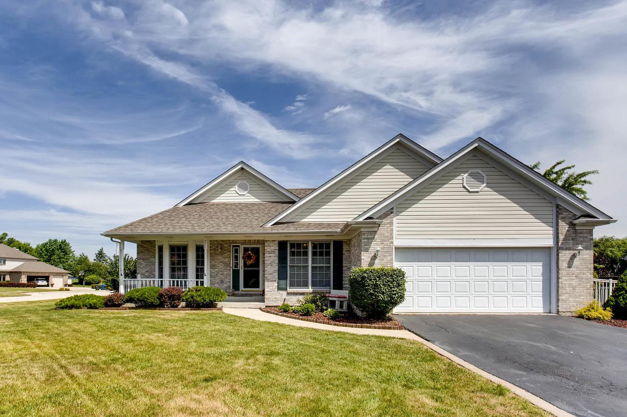 221 Fairhaven Dr., Yorkville, IL 60560