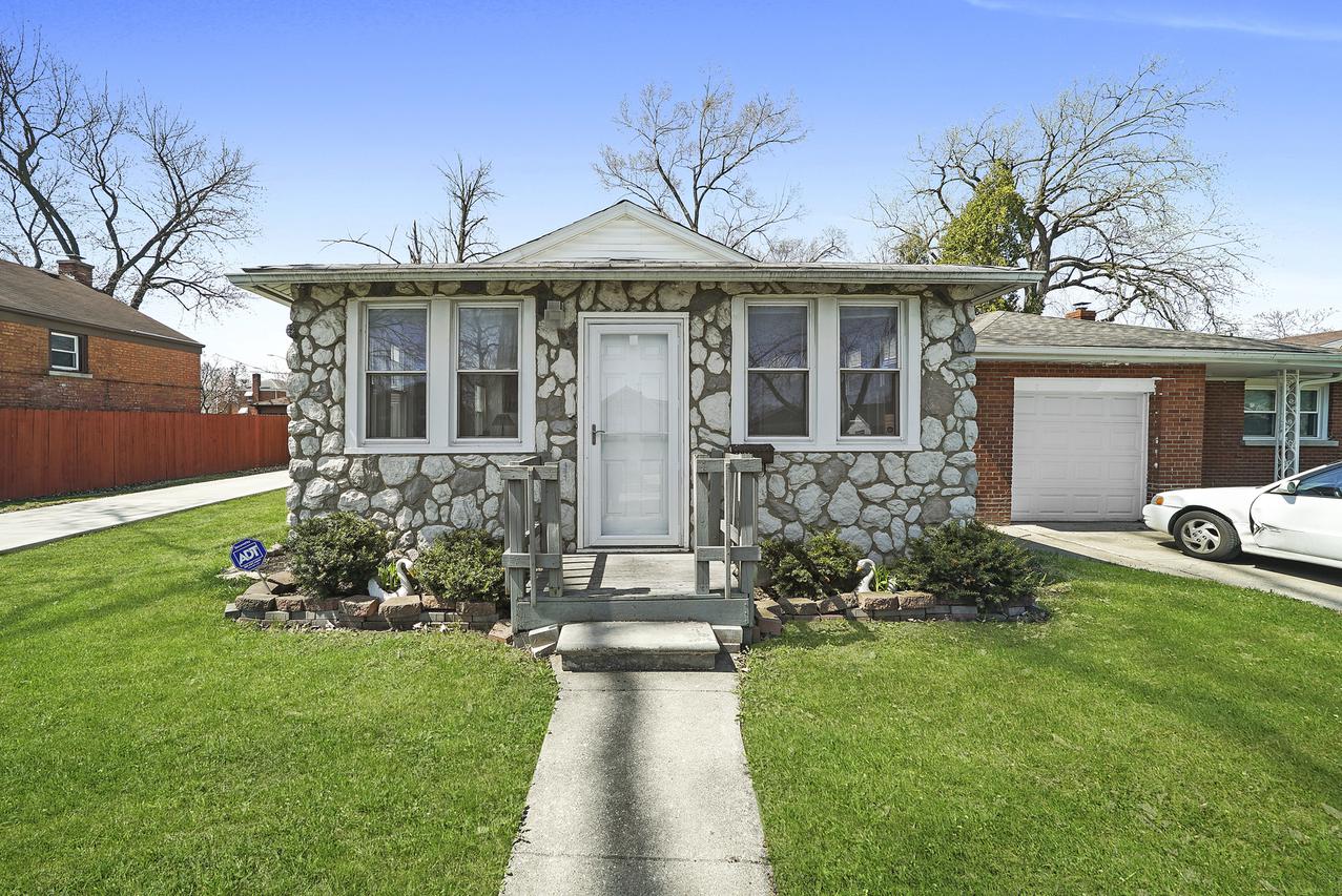 1934 S 20th Ave., Maywood, IL 60153