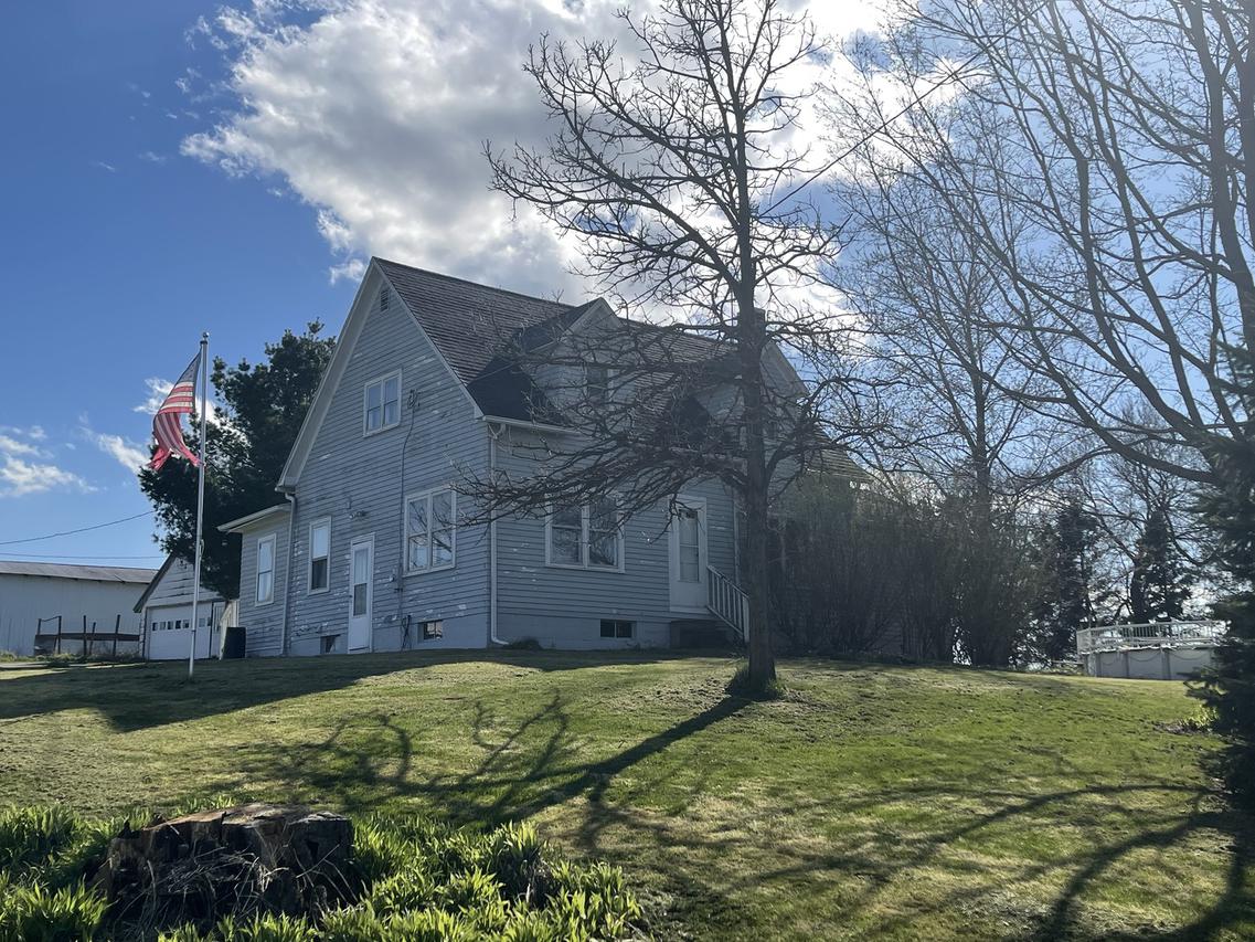 7355 W Lightsville Rd., German Valley, IL 61039