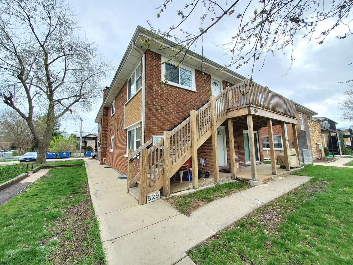 529 Green Oaks Ct., Addison, IL 60101