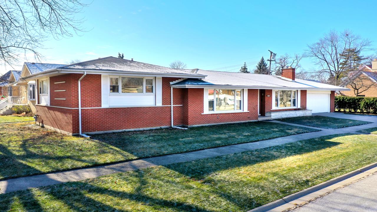 10200 Kedvale Ave., Oak Lawn, IL 60453