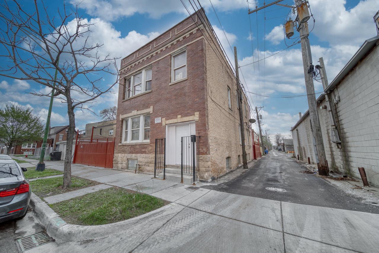 3945 W Augusta Blvd., Chicago, IL 60651