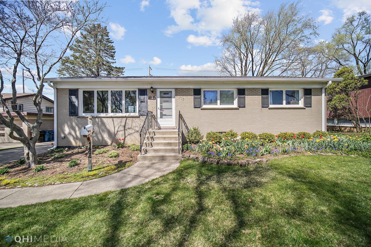 1404 W Busse Ave., Mount Prospect, IL 60056