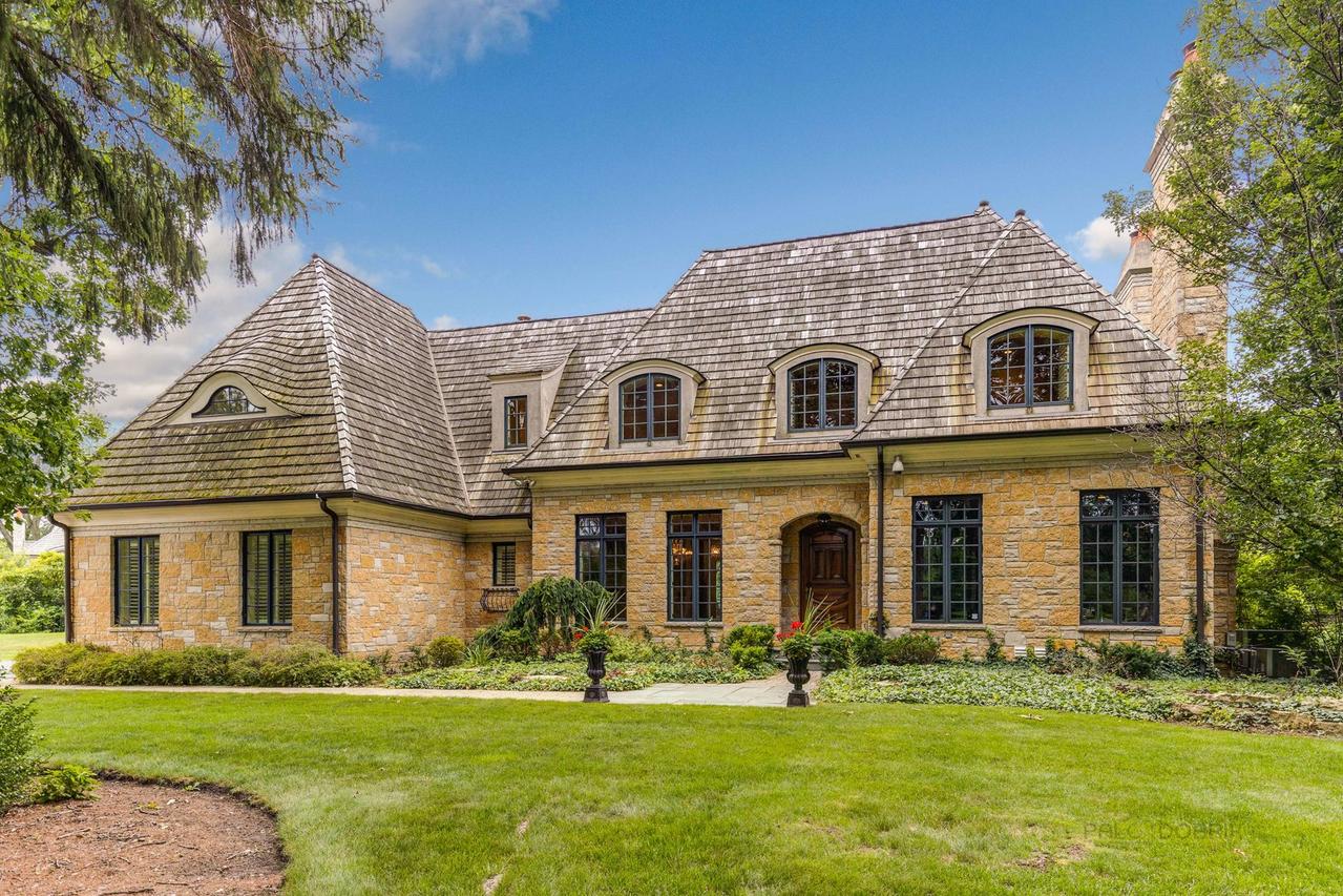 1255 Winwood Dr., Lake Forest, IL 60045