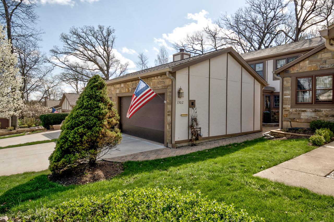 1302 Tall Oaks Ln., Wheaton, IL 60187