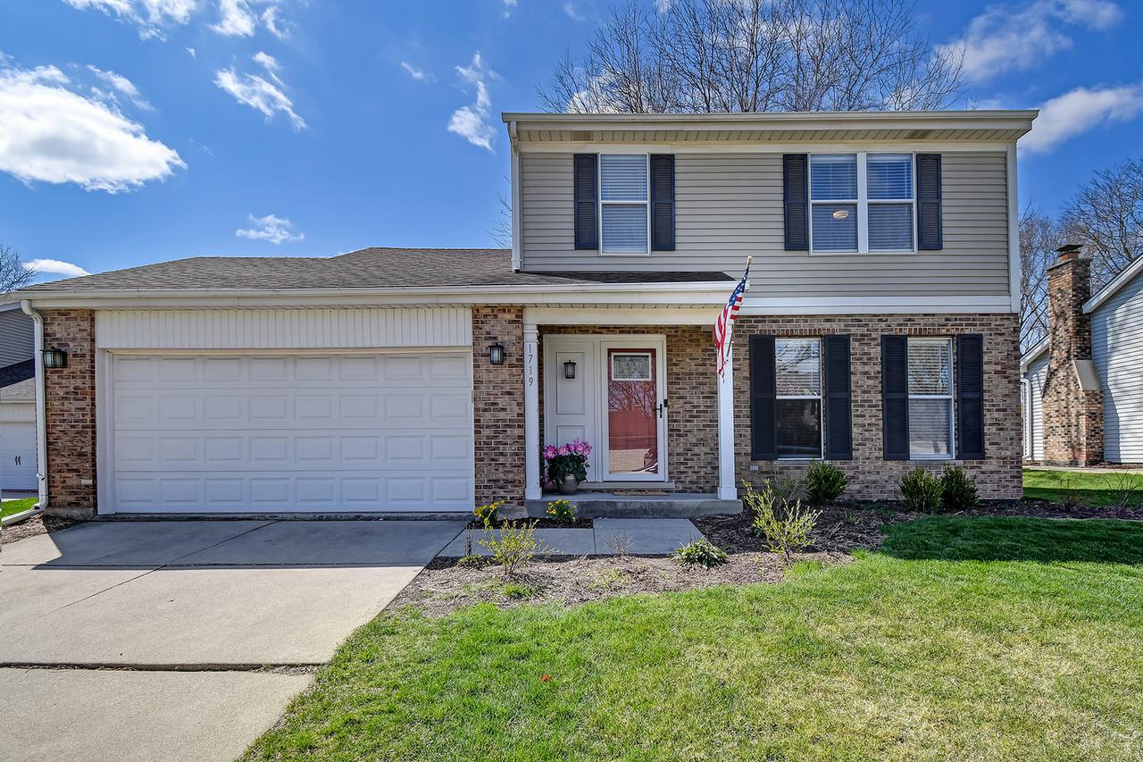 1719 Monmouth Pl., Downers Grove, IL 60516
