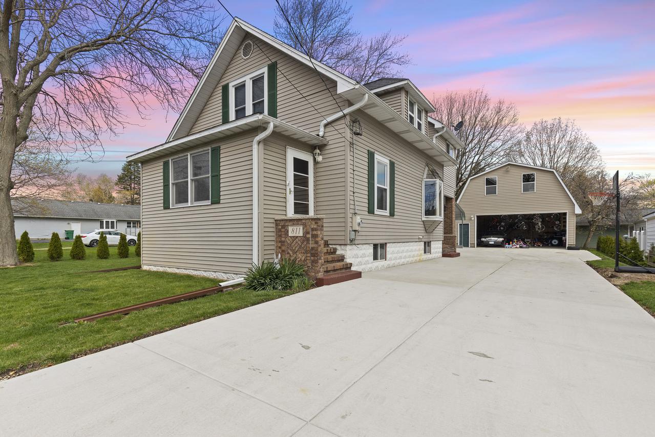 811 Esther Ave., Sycamore, IL 60178