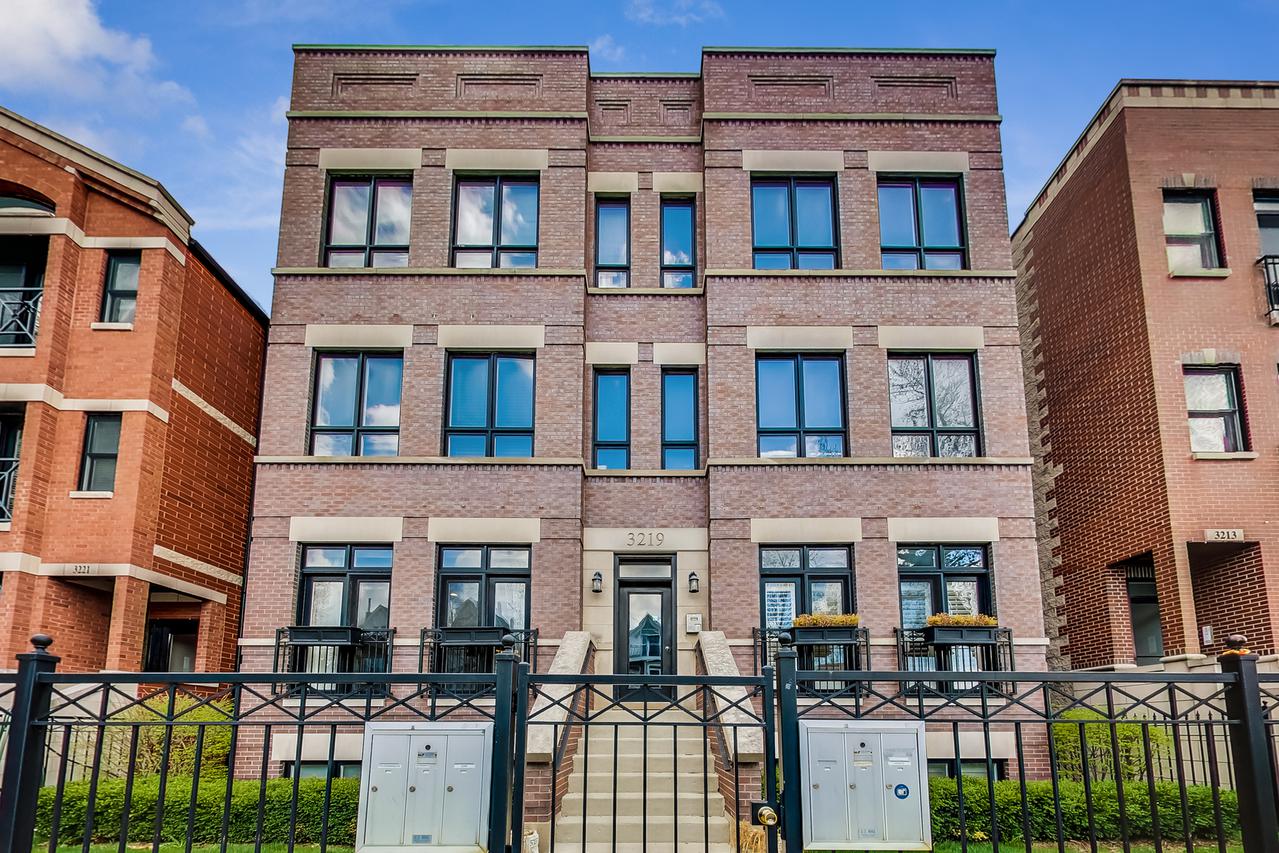 3219 N Racine Ave. #2S, Chicago, IL 60657