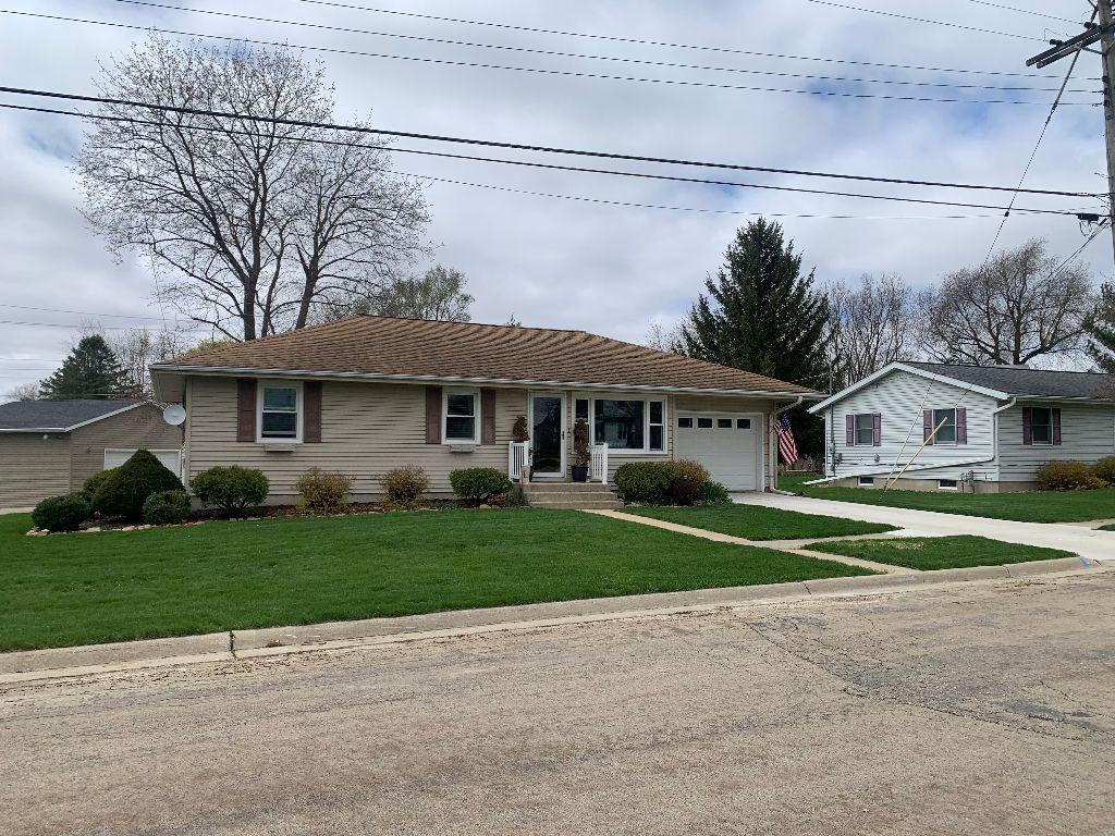 403 Shumway St., Lena, IL 61048