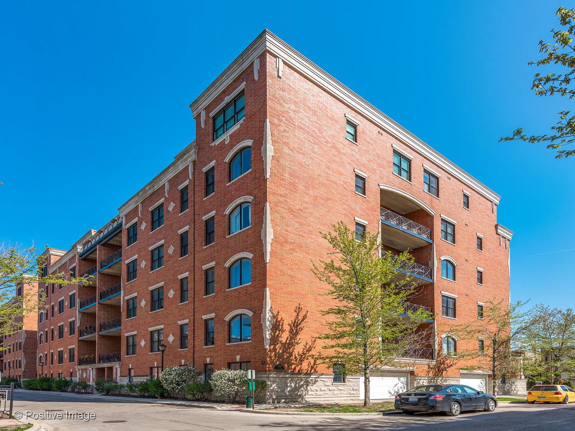 2801 N Oakley Ave. #303, Chicago, IL 60618