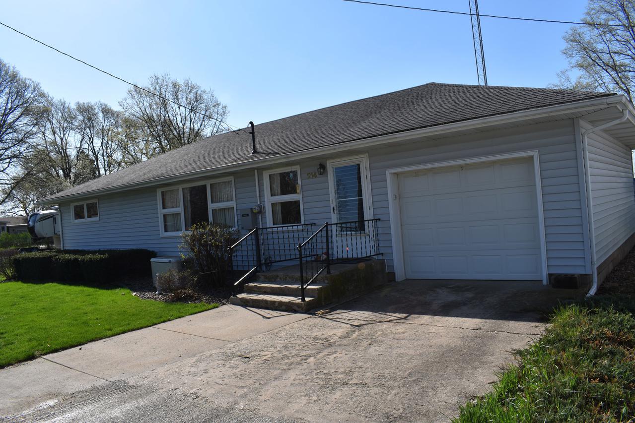 214 Lydia St., Graymont, IL 61743