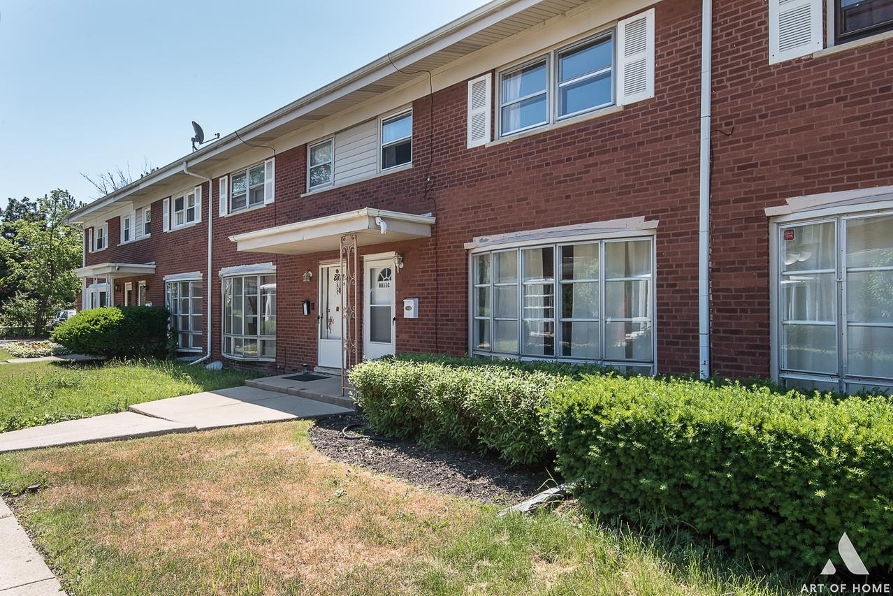 8811 Robin Dr. #C, Des Plaines, IL 60016