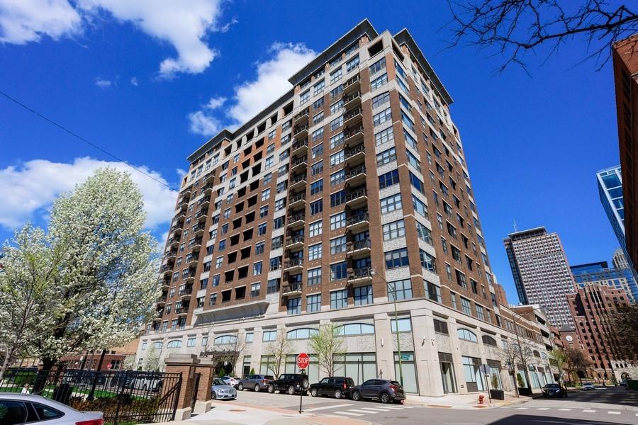 849 N Franklin St. #1006, Chicago, IL 60610
