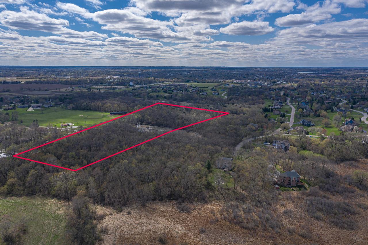 Julia Way, Lakemoor, IL 60051