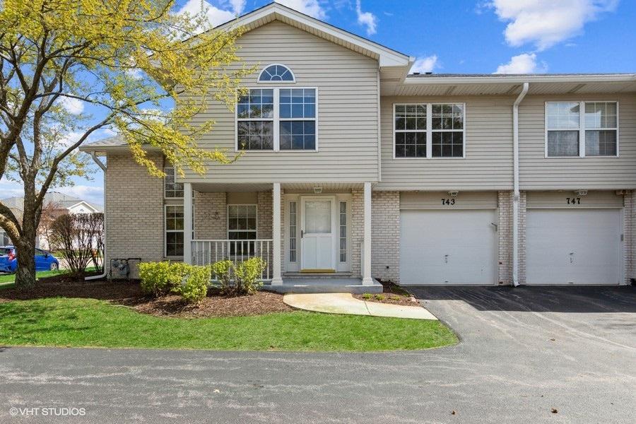 743 Beaver Ct., Naperville, IL 60563