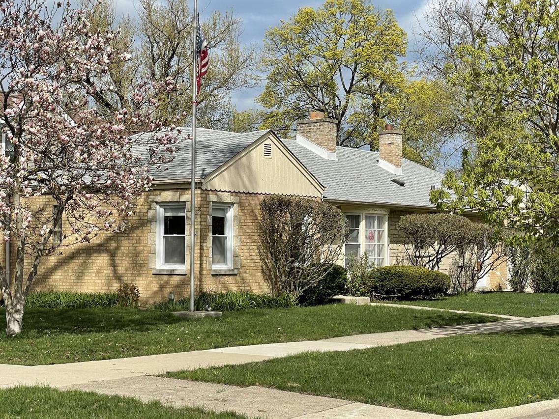 619 Wayland Ave., Kenilworth, IL 60043