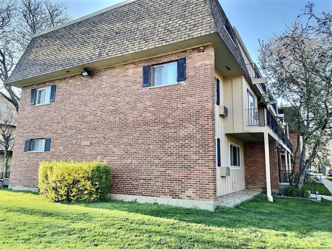 2502 Algonquin Rd. #6, Rolling Meadows, IL 60008