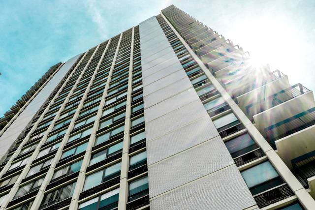 1355 N. Sandburg Ter. #1406, Chicago, IL 60610