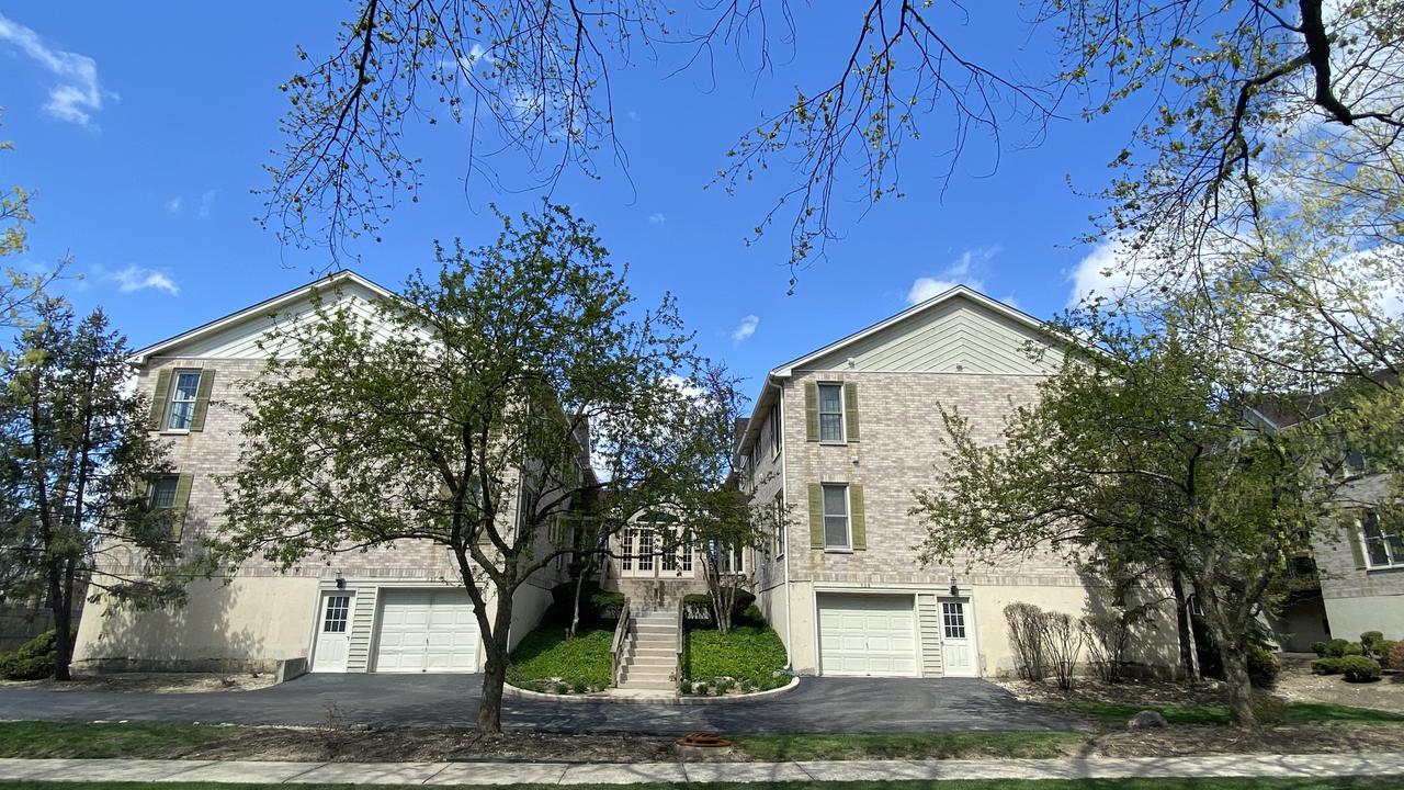 528 Pershing Ave. #E, Glen Ellyn, IL 60137