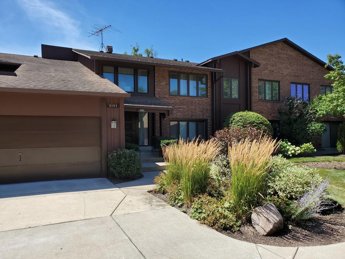 3101 Toulon Dr. #D1, Northbrook, IL 60062