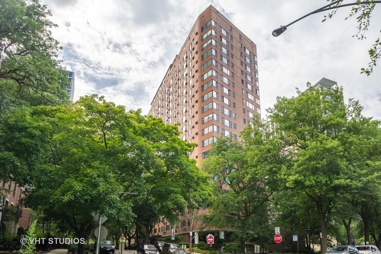 3100 N Lake Shore Dr. #402, Chicago, IL 60607