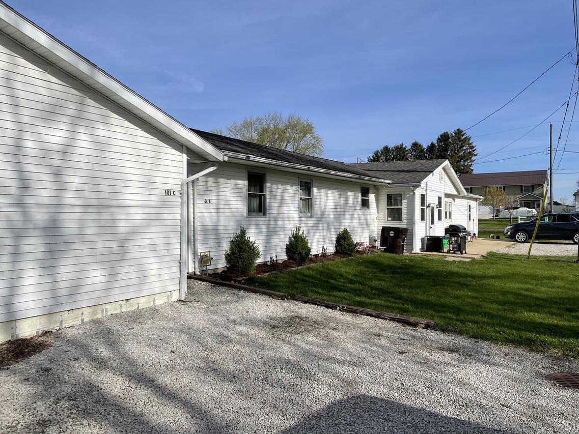 101 W Meade St., White Heath, IL 61884
