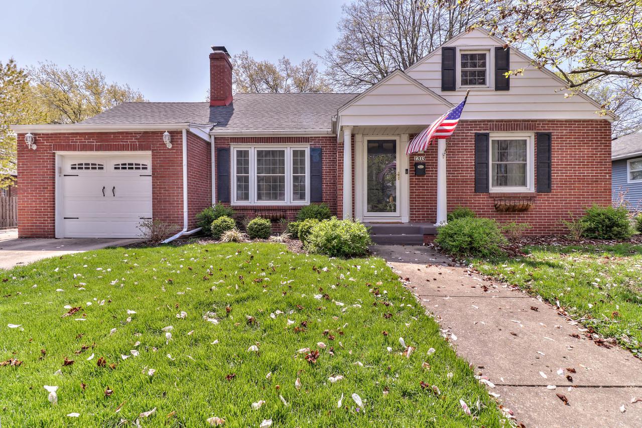 1203 W John St., Champaign, IL 61821