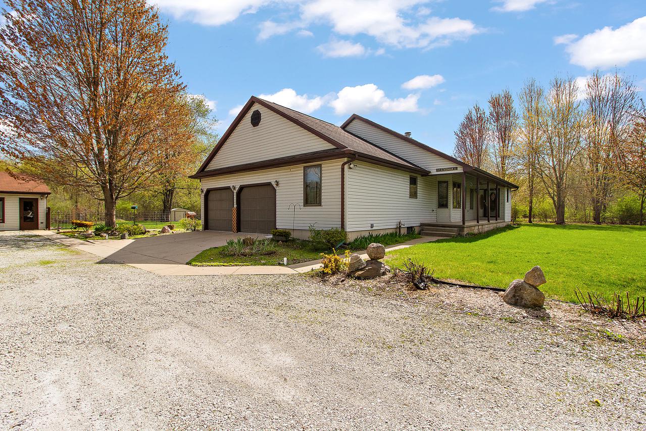 16294 E 3500n Rd., Momence, IL 60954