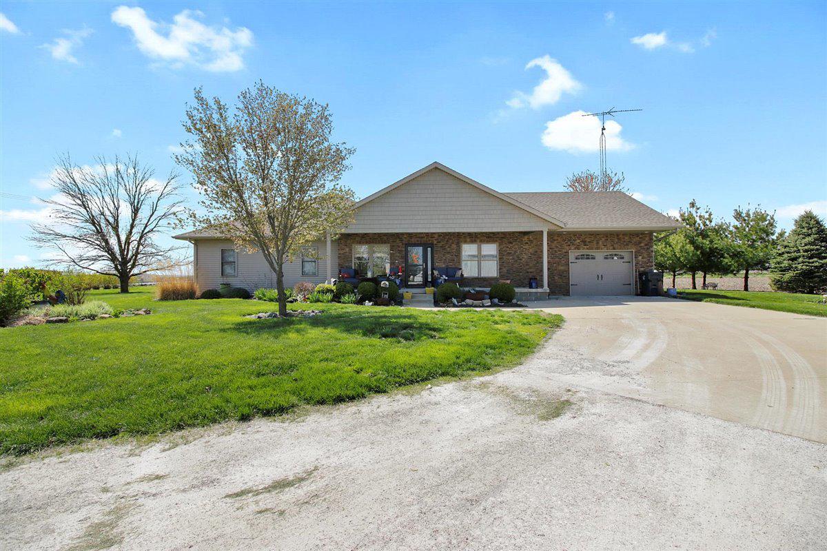 1370 E State Rt 133, Arcola, IL 61910