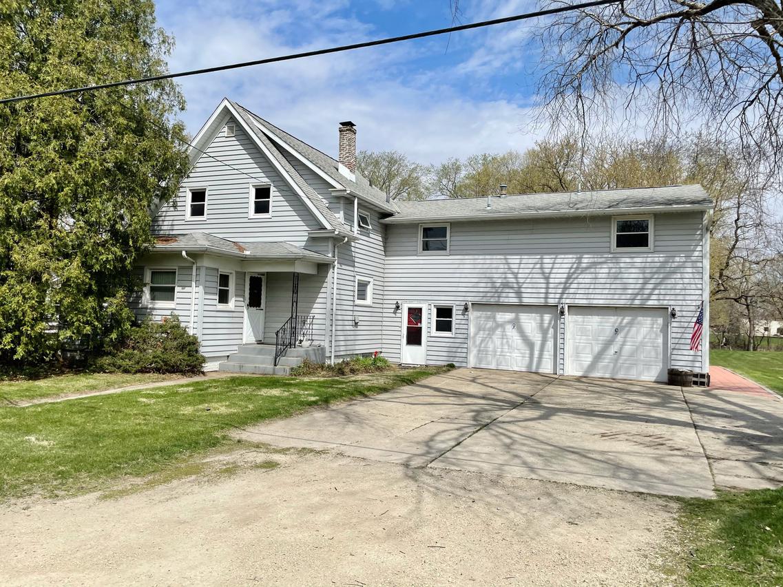 5534 Chestnut St., Roscoe, IL 61073